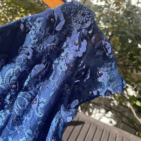 Mac Duggal - Floral Appliqué Boat Neck Short Sleeve Gown - Midnight Size 16 - Picture 13 of 17